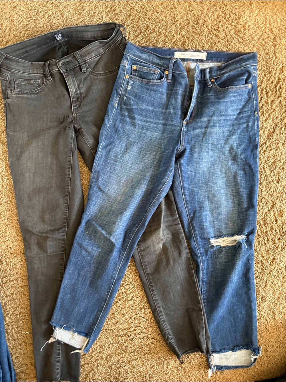 GAP Blue and black Distressed Cropped Jeans
